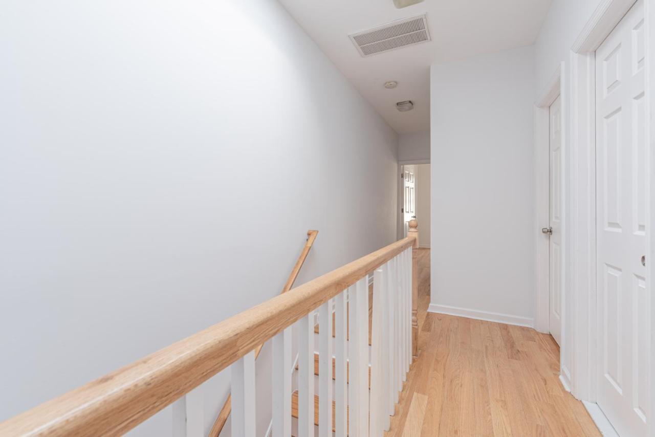 Tranquil Town House With Parking And Laundry - Just 25 Minutes To Time Square! Villa Jersey City Exterior photo